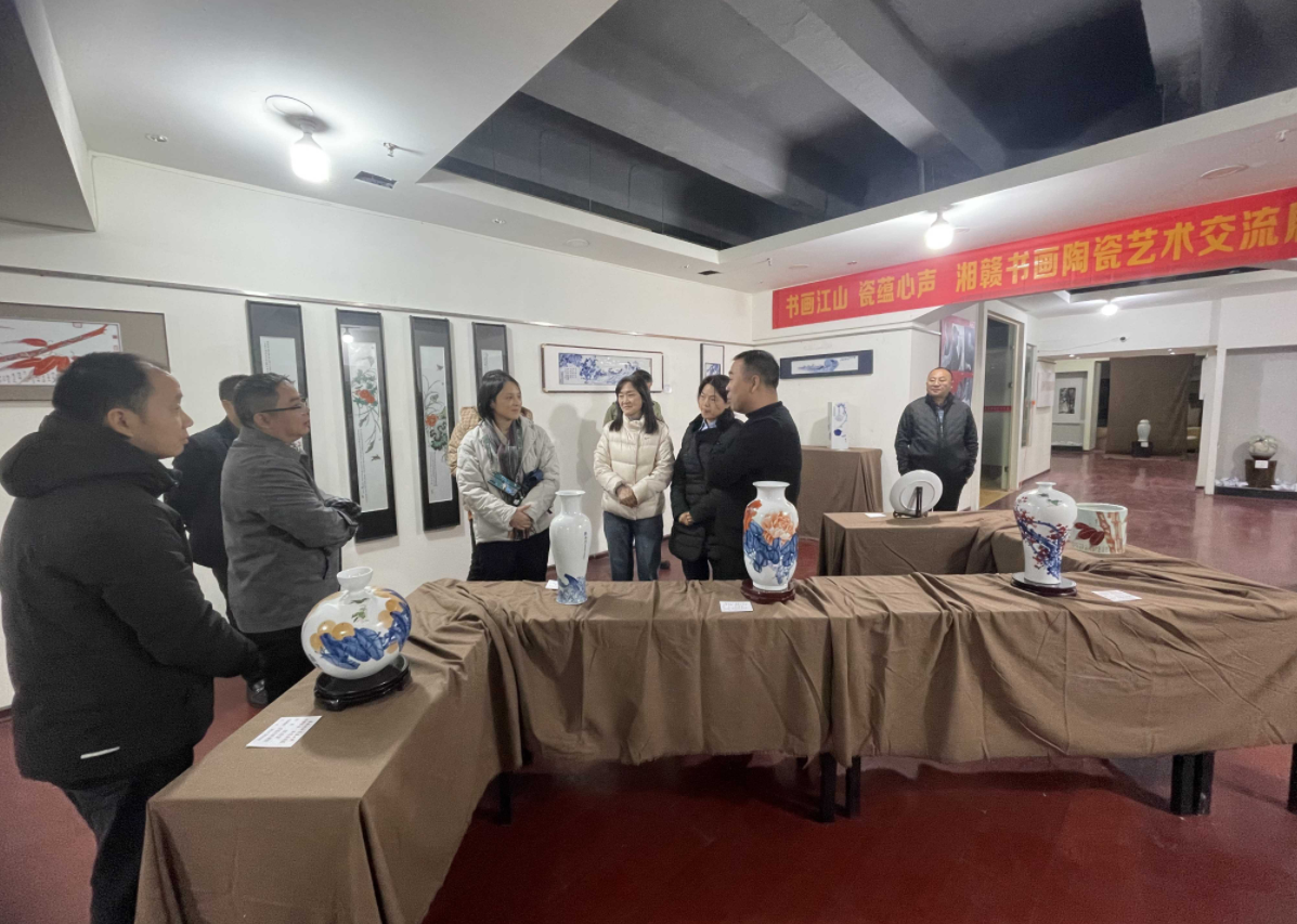 “书画江山——瓷蕴心声湘赣书画陶瓷交流展”在长沙举行